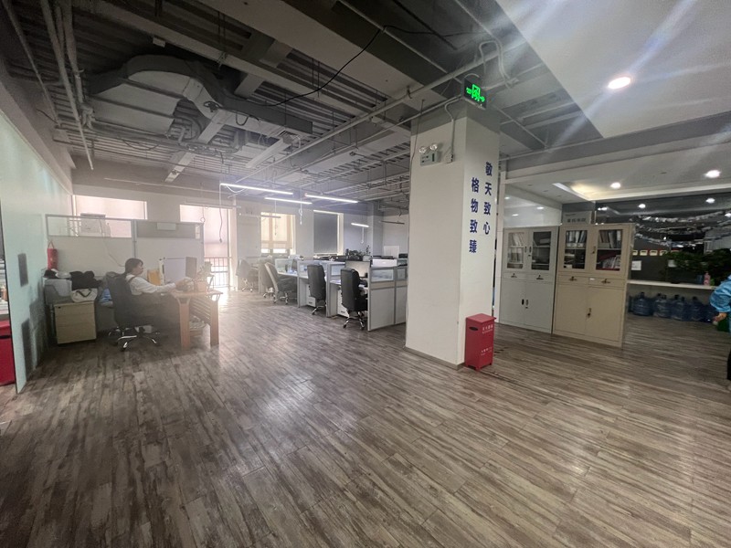 嘉捷科技园330平米东南好朝向 精装修 全套家具