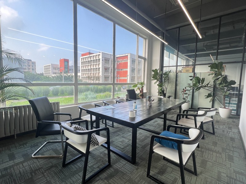 卫星导航园 一层LOFT550平米 园区有宿舍 地铁1公里